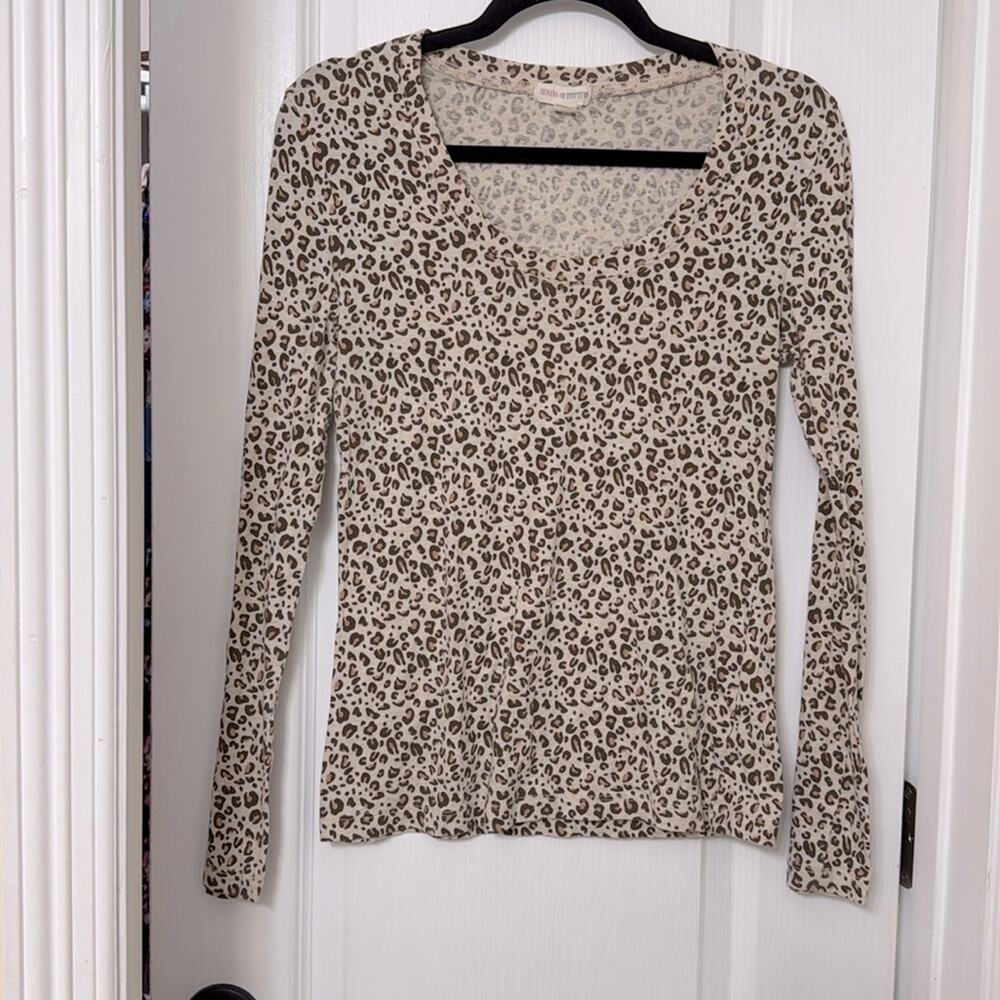 Zenana outfitters a leopard animal print long sleeve size L
